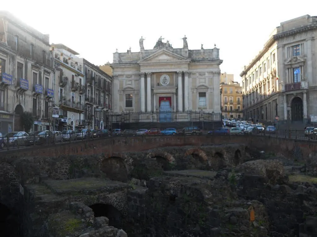 Catania Crossing B&B - Rooms & Comforts Couette-café